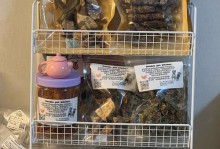 狗崽最爱吃什么？解密它们的口味偏好（揭秘狗崽最喜欢的食物及其营养需求）